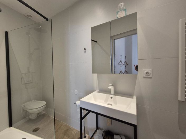 Image No.10-2 Bed Property for sale