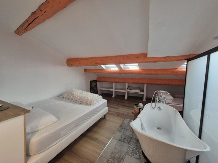 Image No.11-2 Bed Property for sale