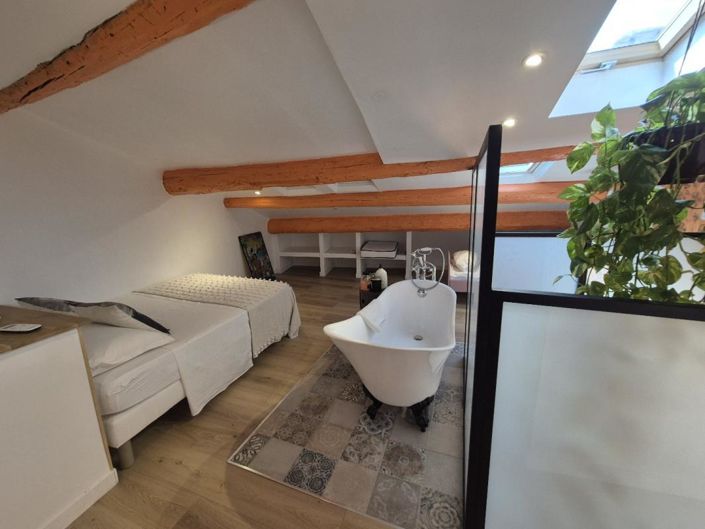 Image No.9-2 Bed Property for sale