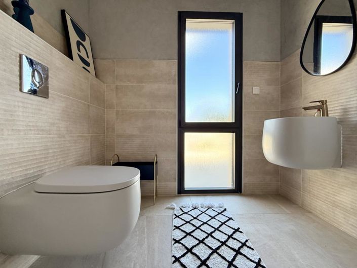 Image No.11-5 Bed Property for sale