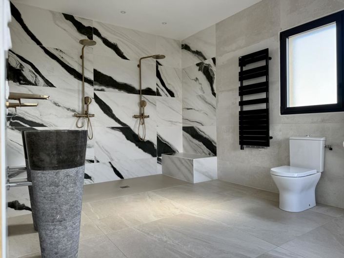 Image No.12-5 Bed Property for sale