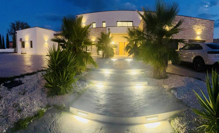 Image No.4-5 Bed Property for sale