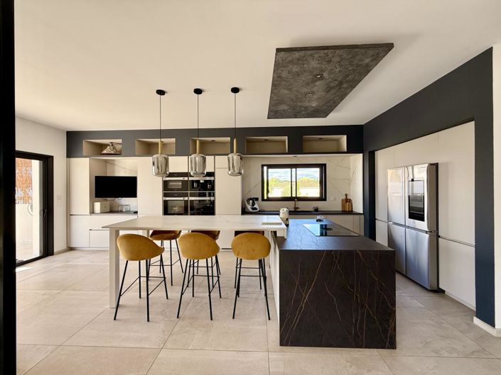 Image No.9-5 Bed Property for sale