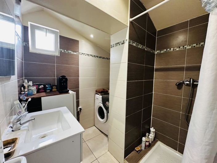 Image No.10-1 Bed House for sale