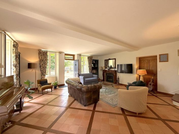 Image No.8-4 Bed House for sale