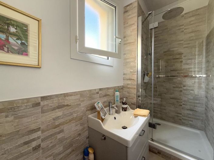 Image No.12-5 Bed House for sale