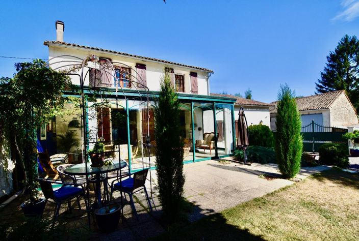 Clussais-la-Pommeraie, House