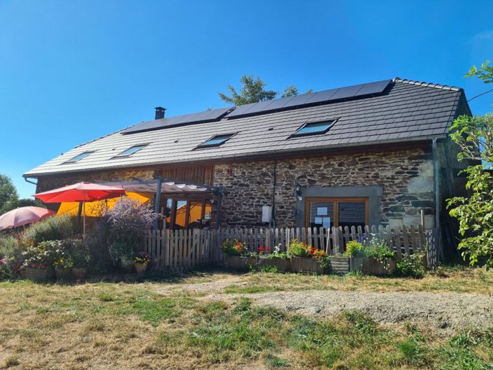 Image No.1-8 Bed Gite for sale