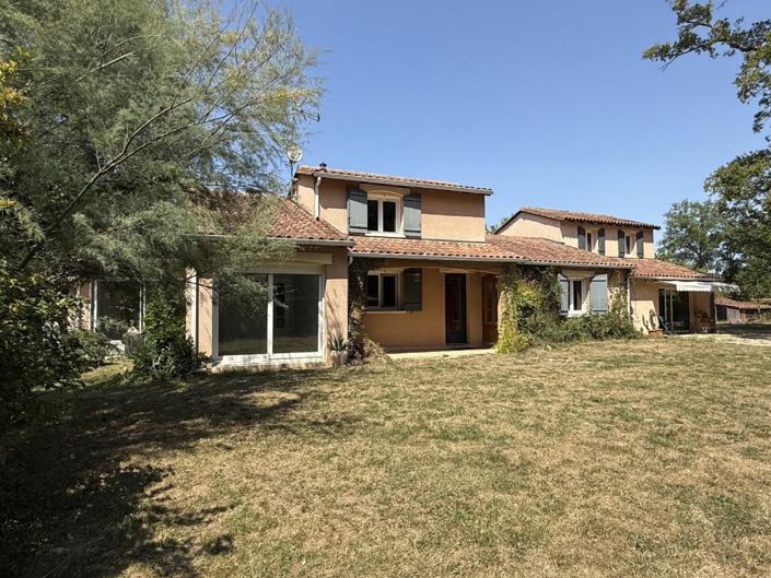 Image No.1-4 Bed House for sale