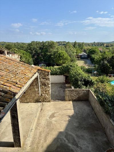 Image No.1-4 Bed Property for sale