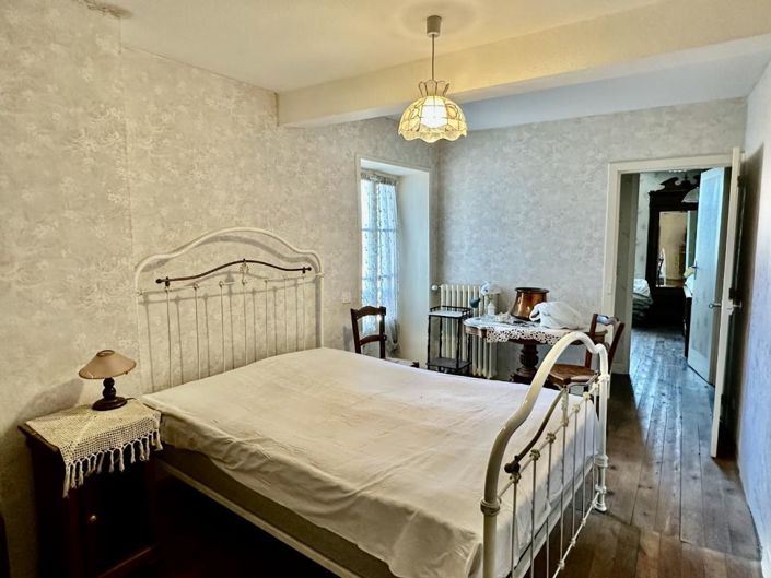 Image No.17-4 Bed House for sale