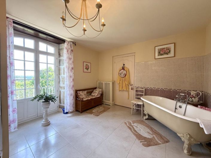 Image No.20-5 Bed House for sale