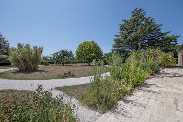 Image No.14-4 Bed Property for sale