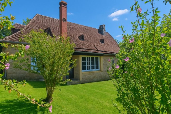 Image No.1-4 Bed Property for sale