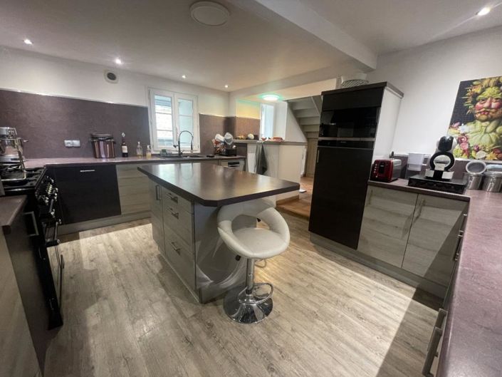 Image No.9-5 Bed House for sale