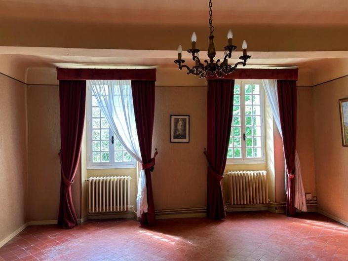 Image No.8-5 Bed Property for sale