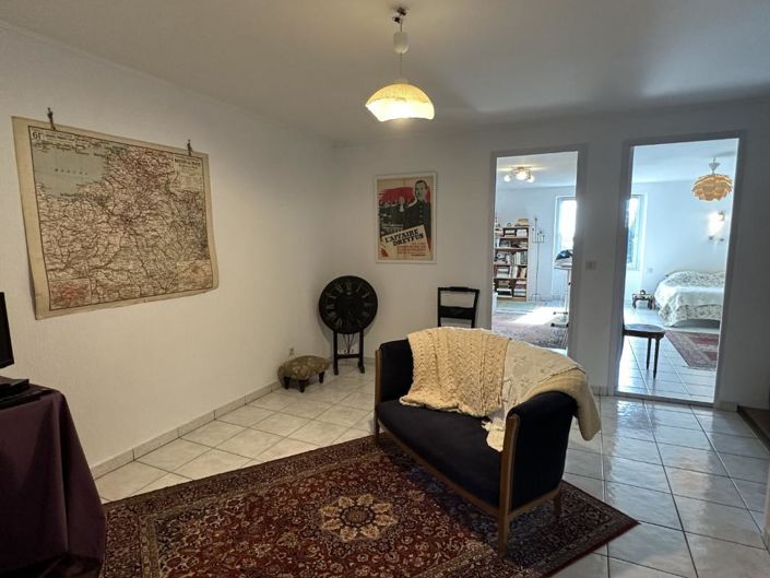 Image No.11-5 Bed Property for sale