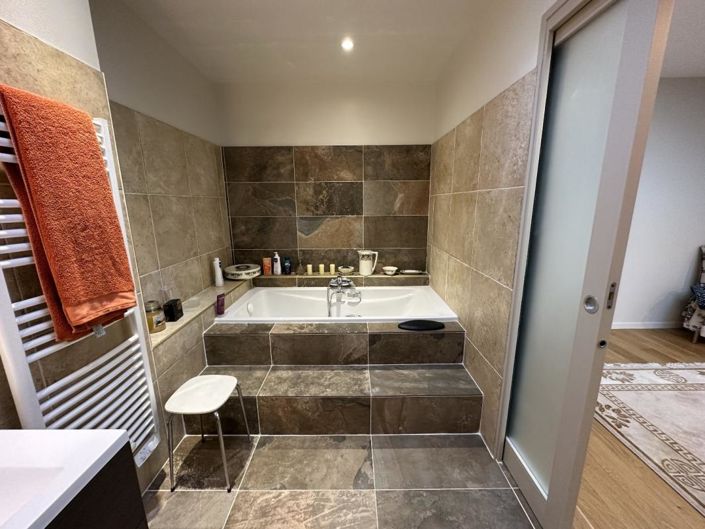 Image No.6-5 Bed Property for sale