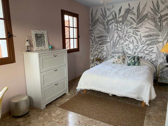 Image No.10-5 Bed House for sale