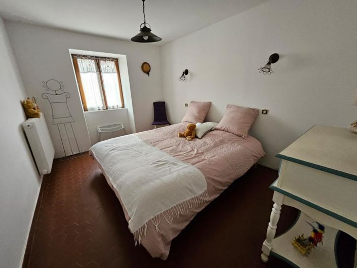 Image No.5-5 Bed House for sale