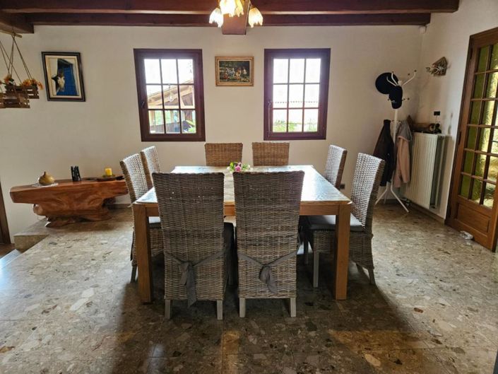 Image No.8-5 Bed House for sale