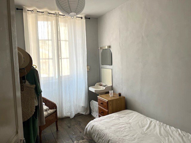 Image No.8-5 Bed House for sale