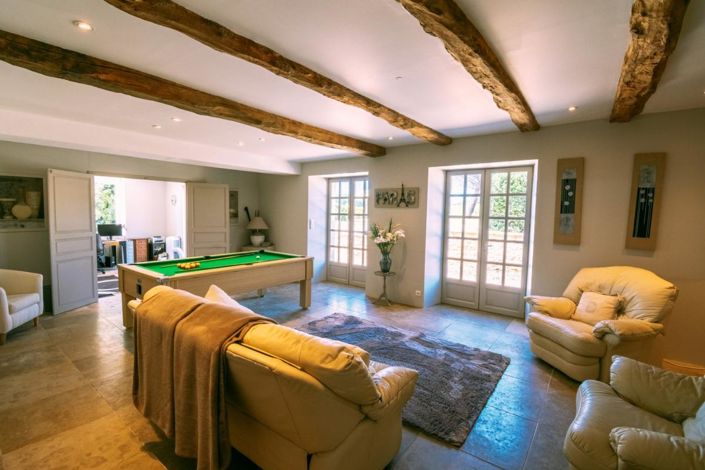 Image No.10-5 Bed Property for sale