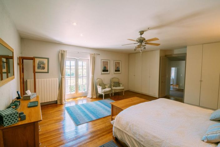 Image No.17-5 Bed Property for sale