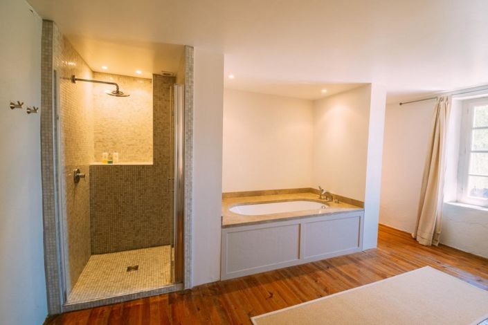 Image No.19-5 Bed Property for sale