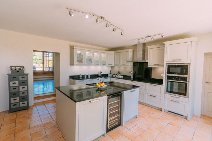 Image No.9-5 Bed Property for sale