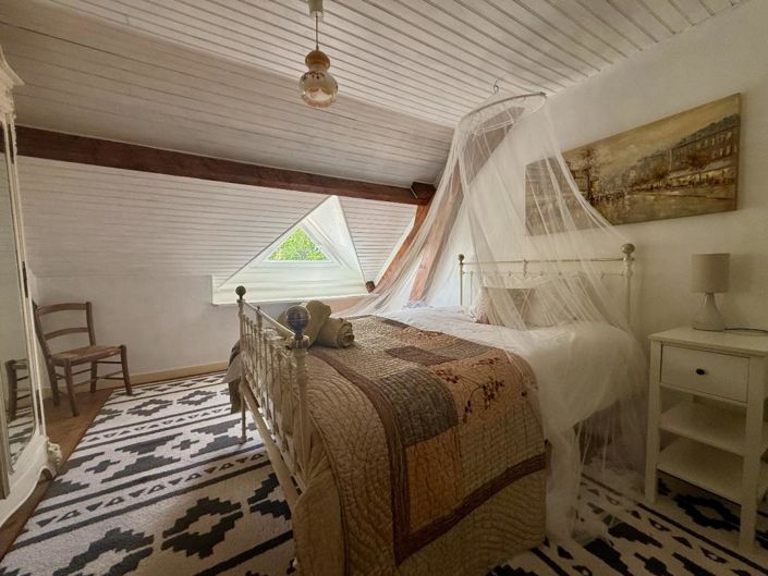 Image No.11-9 Bed Property for sale