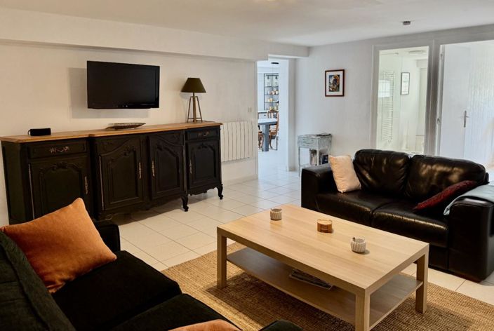 Image No.13-9 Bed Property for sale