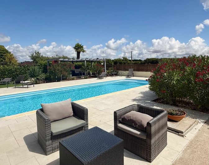 Image No.17-9 Bed Property for sale