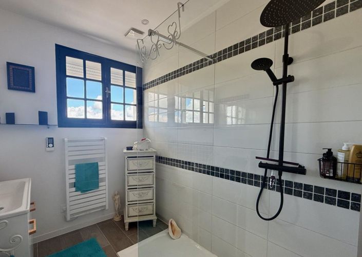 Image No.9-9 Bed Property for sale