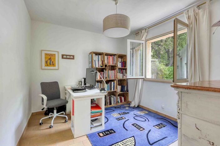 Image No.17-5 Bed House for sale