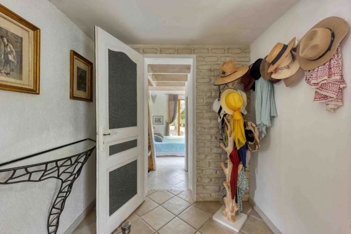 Image No.6-5 Bed House for sale