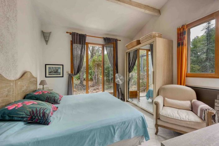 Image No.7-5 Bed House for sale