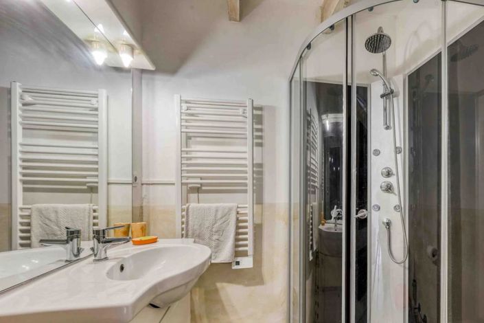 Image No.8-5 Bed House for sale