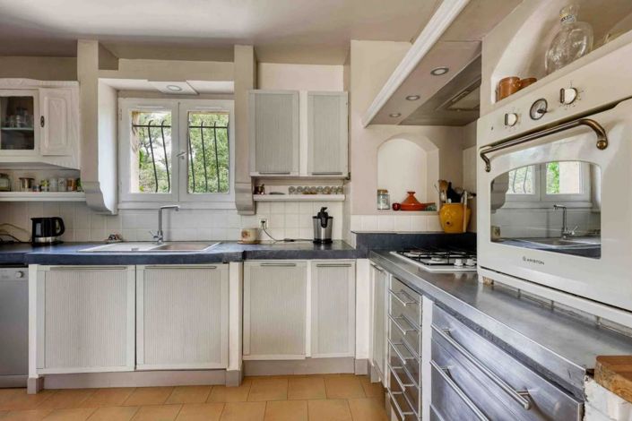 Image No.9-5 Bed House for sale