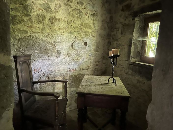 Image No.17-2 Bed Property for sale