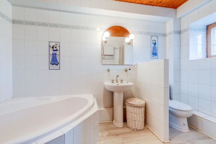 Image No.12-8 Bed House for sale