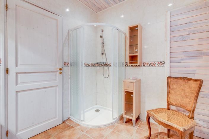 Image No.16-8 Bed House for sale