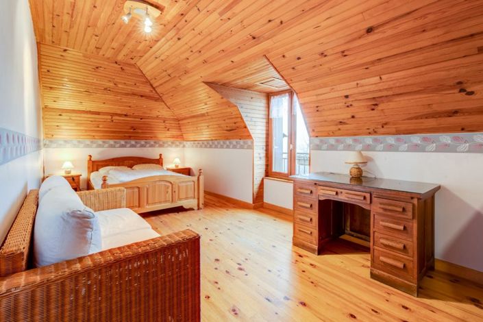 Image No.18-8 Bed House for sale