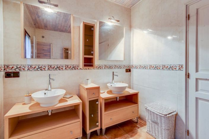 Image No.19-8 Bed House for sale