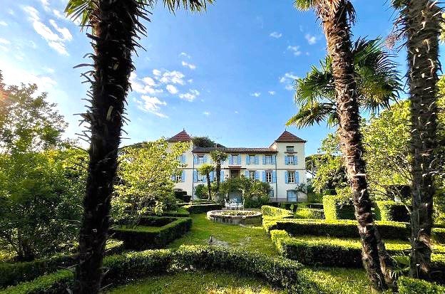 Image No.1-6 Bed Chateaux for sale