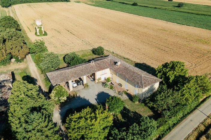 Image No.1-6 Bed Property for sale
