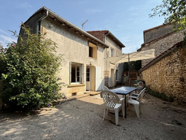 La Mothe-Saint-H&#233;ray, House