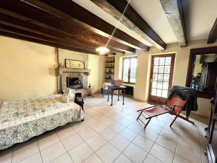 Image No.12-3 Bed Property for sale