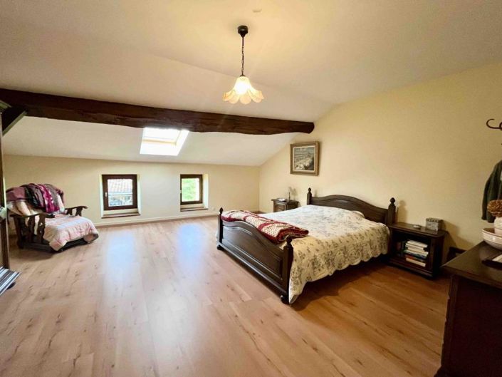 Image No.17-3 Bed Property for sale