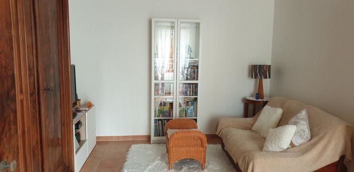 Image No.12-3 Bed Property for sale